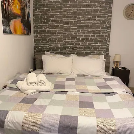 & Riverfront 1 Apartment